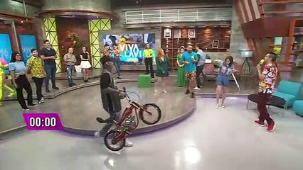 Evidencían bochornoso momento de Mónica Dávalos; ¿quedó al descubierto?