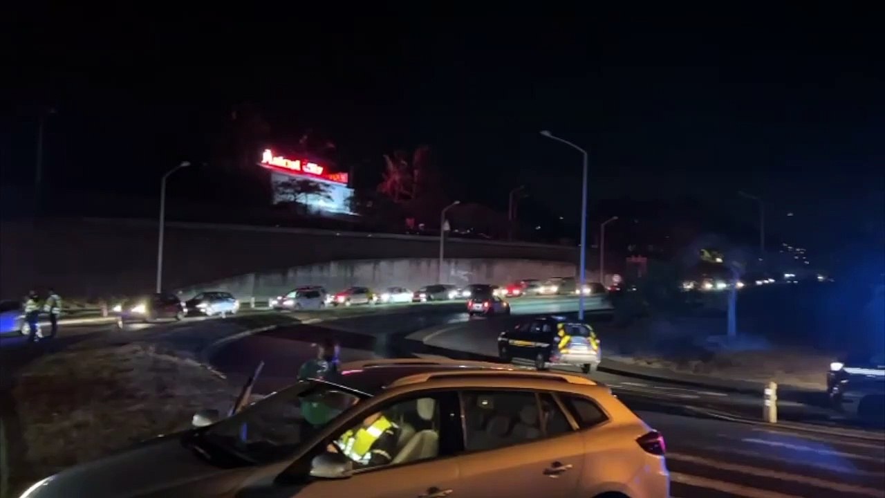 Un conducteur fait marche arrière sur la quatre voies de Sainte-Marie pour échapper à un contrôle