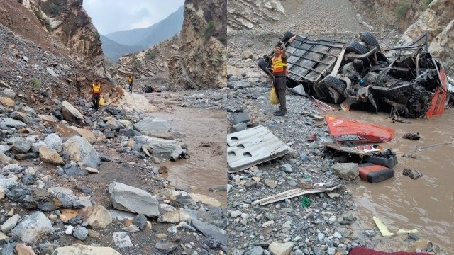 Pakistan'da otobüs vadiye uçtu: 19 ölü, 12 yaralı