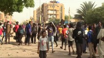 متظاهرون يطالبون إقامة حكم مدني في السودان