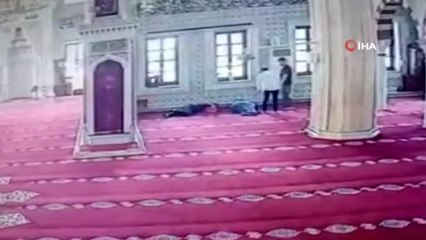 Camide uyuyan kişinin cep telefonunu çalan şahıs yakalandı
