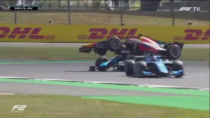 Formule 2 Britain 2022 Feature Race Hauger Nissany Big Crash Airborne Thanks Halo