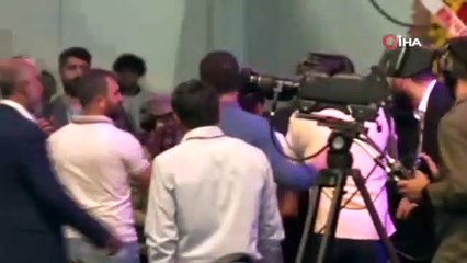 Yine HDP kongresi yine skandal: PKK elebaşı bebek katili Öcalan’ın posterini açmaya çalıştılar