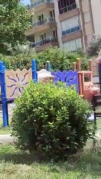 Çocuklar burada nasıl oynasın? Park değil sanki domuz çiftliği