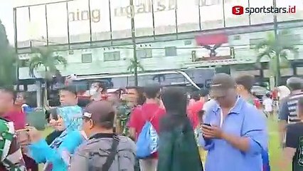Usai Jalani Latihan, Timnas Indonesia U-19 Diserbu Penggemar yang Ngebet Foto Bareng