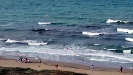 Un Cabo del Consorcio interviene en el rescate de una persona en la playa de Arenales del Sol.