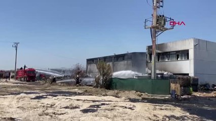 MANİSA'DA FABRİKADA ÇIKAN YANGIN SÖNDÜRÜLDÜ
