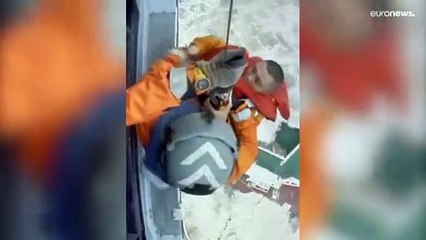 إعصار "تشابا" يشطر سفينة إلى نصفين وفرص العثور على بحارتها الـ27 في بحر الصين الجنوبي ضئيلة