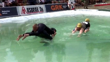 Finlandia, di scena i campionati mondiali di trasporto della moglie