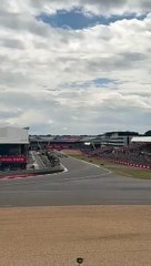 Vu des tribunes, les images effrayantes de l'accident de  Guanyu Zhou