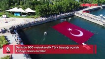 Denizde 600 metrekarelik Türk bayrağı açarak Türkiye rekoru kırdılar