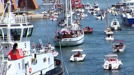 La grande parade maritime défile à Marseille