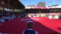 SPOR Kırkpınar Er Meydanı'nda büyük Türk bayrağı, ayakta selamlandı