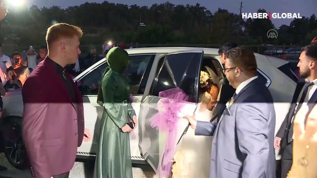 Manchester City'nin yıldızı İlkay Gündoğan memleketi Balıkesir'de kır düğünü yaptı