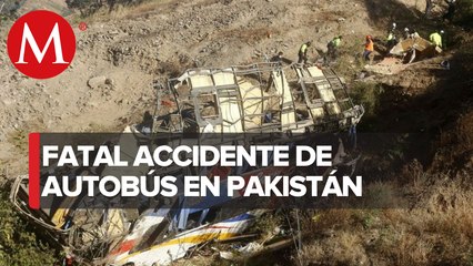 En Pakistán, mueren 19 tras caída de un autobús a un barranco