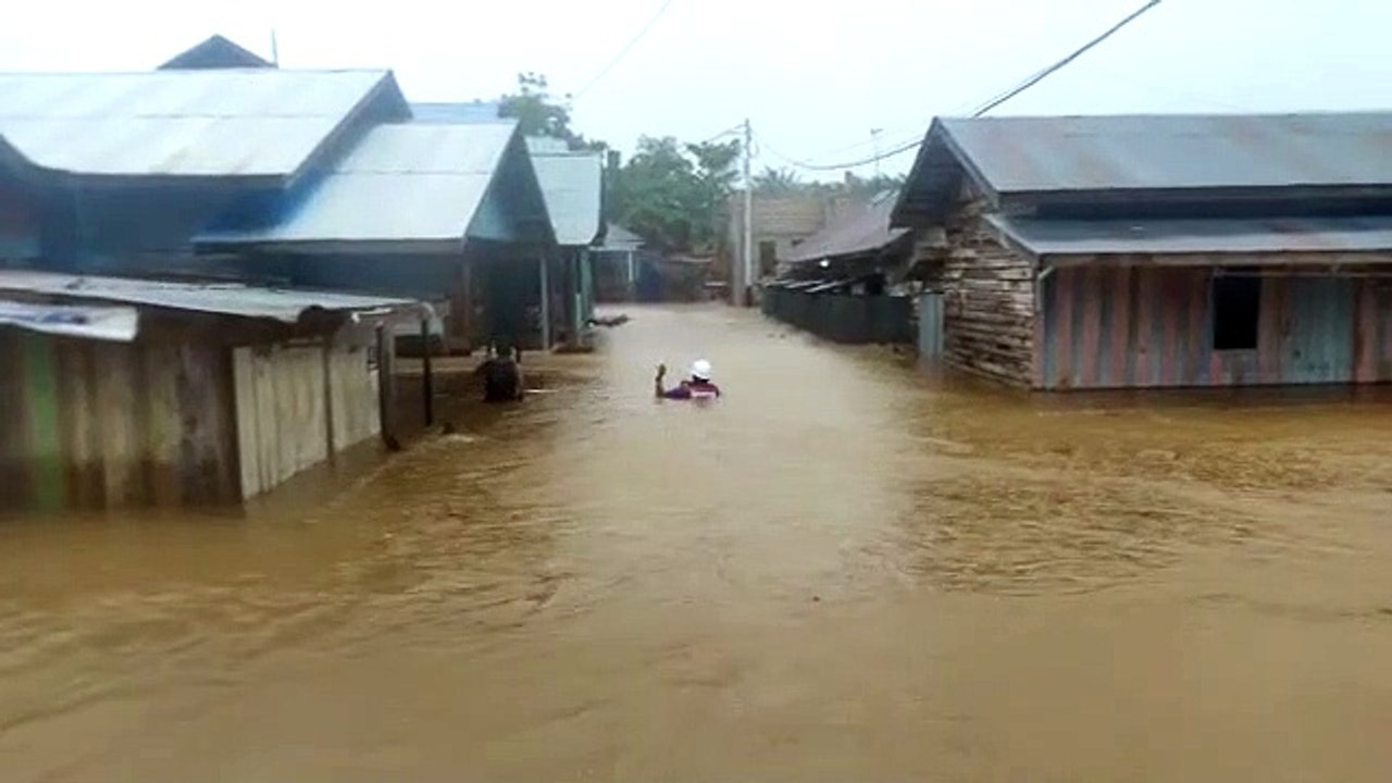 Puluhan Rumah di Kemuning Terendam, Relawan PMI...