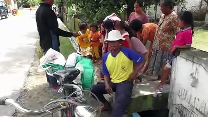 TOPENG MONYET The best Monkey street attraction