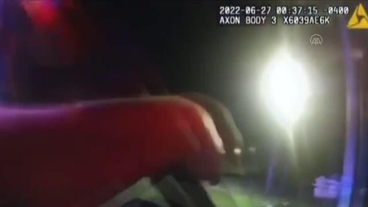 Son dakika! ABD'de polisin 60'tan fazla kurşunla öldürdüğü siyahi gencin vurulma anı