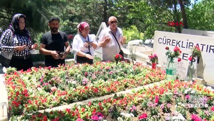 Cüneyt Arkın'a sevgi seli: Sevenleri mezarını bir an olsun boş bırakmıyor