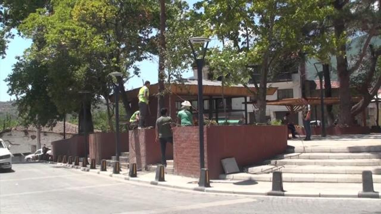 Edremit Belediyesi'nden Güre Mahallesi'ne Yeni Köy Meydanı