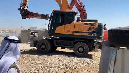 الاحتلال يهدم منزل فلسطيني في مسافر يطا بالخليل