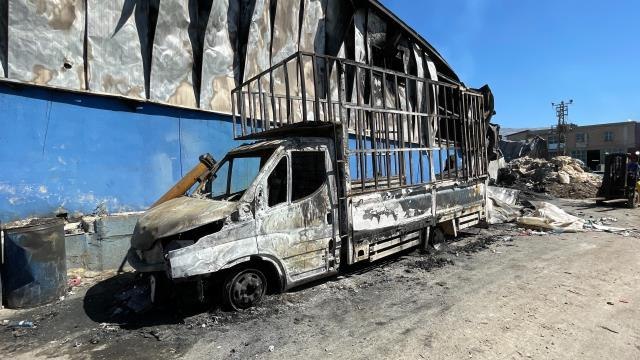 Son dakika haberleri | KAHRAMANMARAŞ - Geri dönüşüm tesisindeki yangının verdiği hasar gün aydınlanınca ortaya çıktı