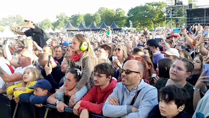 Coco Câline par Julien Doré et le public de Bobital