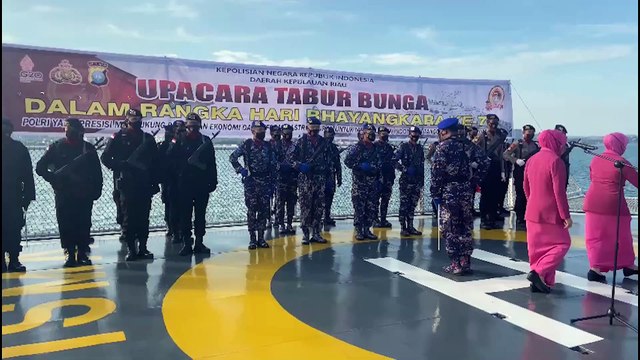 Upacara Tabur Bunga Dilaut Dalam Rangka Hari Bhayangkara Ke-76 Tahun 2022