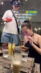 Người được cầu hôn thì cười người cầu hôn lại khóc nức nở