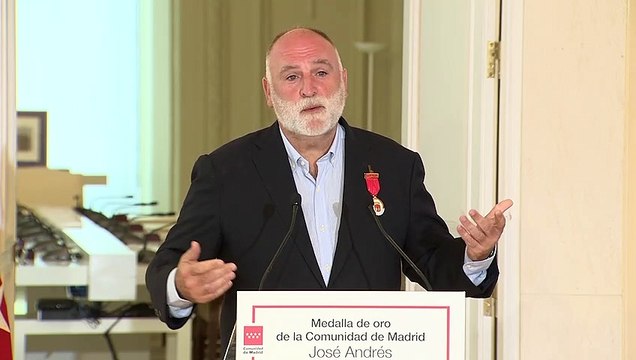 El chef José Andres pide responsabilidad en asuntos de alimentación