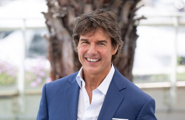 トム・クルーズ、アデルのバックステージで60歳の『ハッピーバースデー』