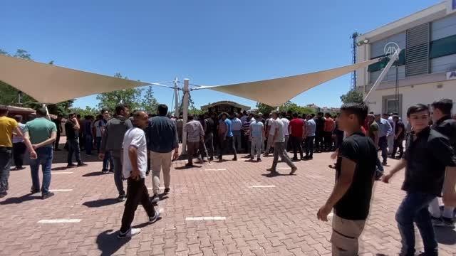 Son Dakika | Trafik kazasında ölen gençlerden 4'ünün cenazesi defnedildi