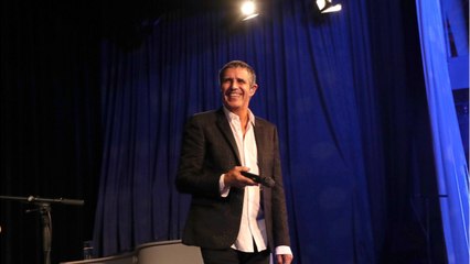 VOICI - Julien Clerc : son frère est un célèbre journaliste de télévision