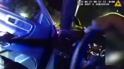 Conmoción en EEUU tras difusión de video de hombre negro acribillado por la policía