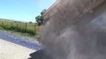 Köy yolları sıcak asfaltla yenileniyor