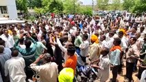 अफीम किसानों का प्रदर्शन: किसानों ने कहा-मुवावजा नहीं तो डोडा चूरा नहीं, प्रशासन को सौंपा ज्ञापन