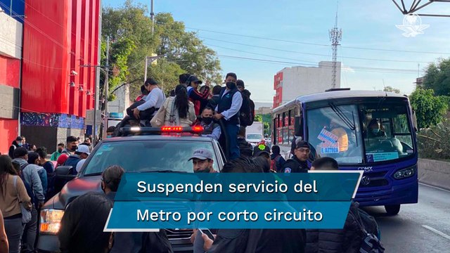 Rescatan a usuarios de vagones de la Línea 2 del Metro por explosión debido a corto circuito