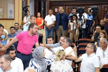 Akdeniz Belediye Meclisi'nde 'PKK' gerginliği