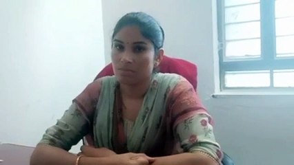 Breaking : VIEDO : स्टाम्प  वेंडर ने खुद पर छिडका पेट्रोल, लोगों ने पकड़ा पुलिस ने किया गिरफ्तार