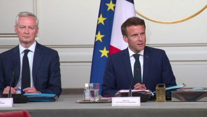 "Vous aurez d’abord à tenir", lance Emmanuel Macron au nouveau gouvernement