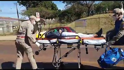 Colisão entre moto e caminhonete deixa jovem ferida no Santa Cruz