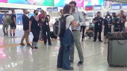 Fiumicino, la attende in aeroporto e le chiede di sposarlo