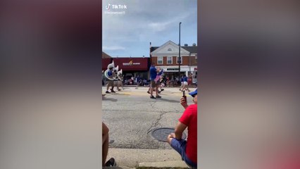 ABD'de Bağımsızlık Günü yürüyüşünde silah sesleri