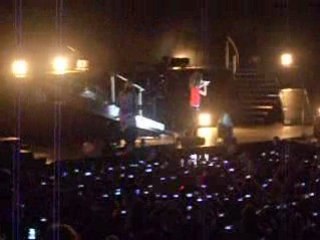 Bill salut sava ?  tokio hotel Bercy 03.09