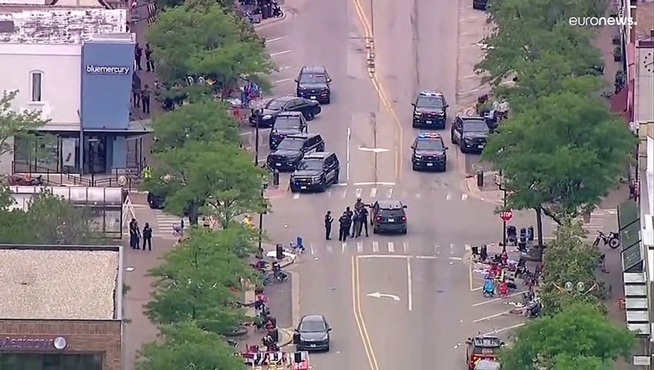 Mindestens 6 Tote, 30 Verletzte nach Schüssen auf Parade in Chicago