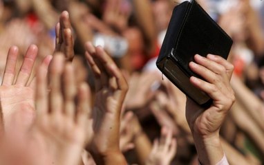 Hipnólogo adverte sobre possíveis manipulações através de hipnose nos ritos religiosos