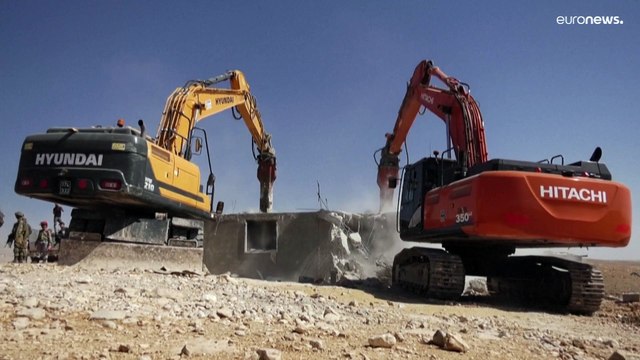 شاهد: الجيش الإسرائيلي يهدم منازل فلسطينيين في الخليل بالضفة الغربية المحتلة