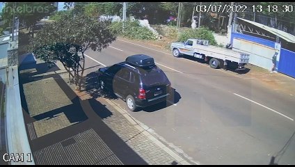 Veja momento em que portão é furtado na Rua Maranhão