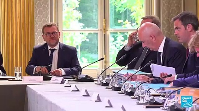 Francia: Macron reformula el Ejecutivo tras derrota en las legislativas de junio