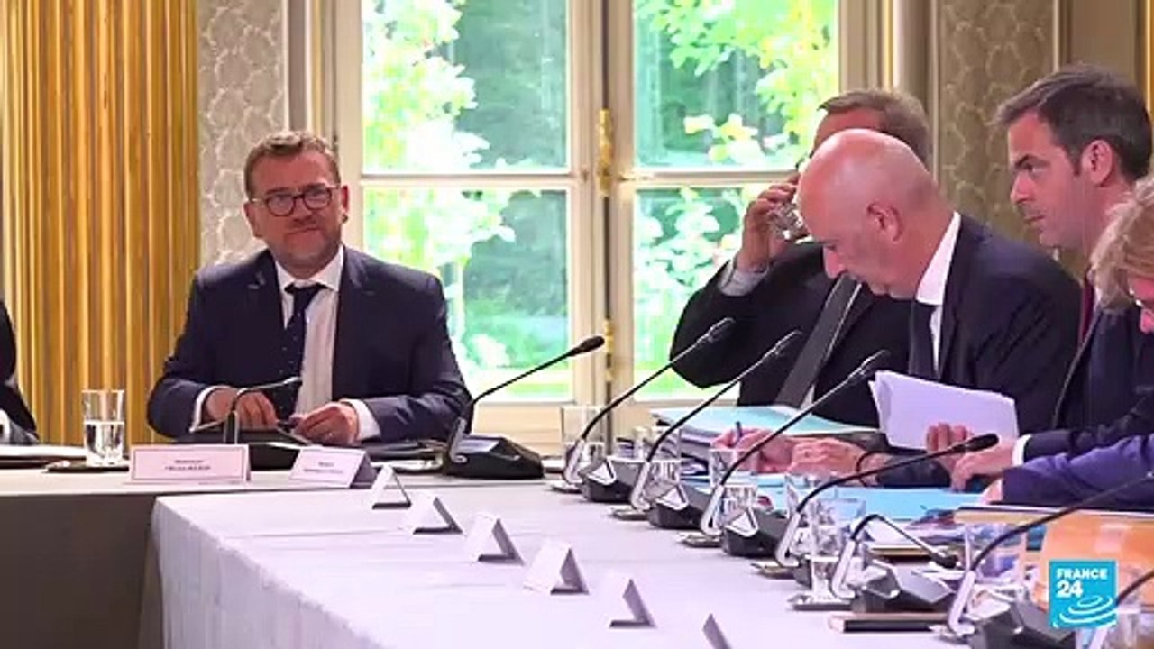 Francia: Macron reformula el Ejecutivo tras derrota en las legislativas de junio